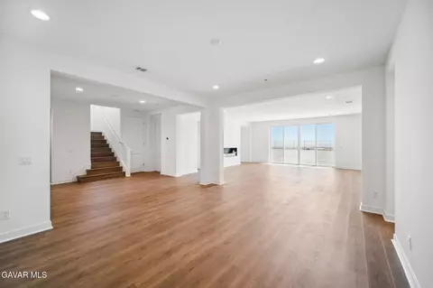 Living - 39635 Nicholas Ct, Palmdale, CA 93551 photo 1 of 10