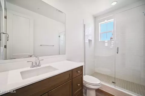 Bath - 39635 Nicholas Ct, Palmdale, CA 93551 photo 1 of 4