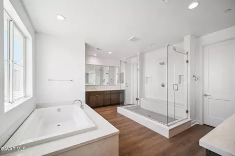 Entry Way - 39635 Nicholas Ct, Palmdale, CA 93551 photo 9 of 14