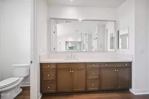 Bath - 39635 Nicholas Ct, Palmdale, CA 93551 photo 2 of 4