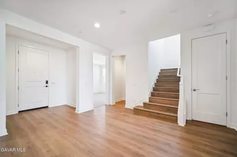 Entry Way - 39635 Nicholas Ct, Palmdale, CA 93551 photo 2 of 14