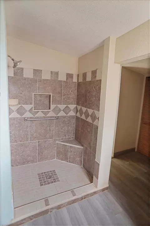 Bath - 44037 Heaton Ave, Lancaster, CA 93534 photo 1 of 2