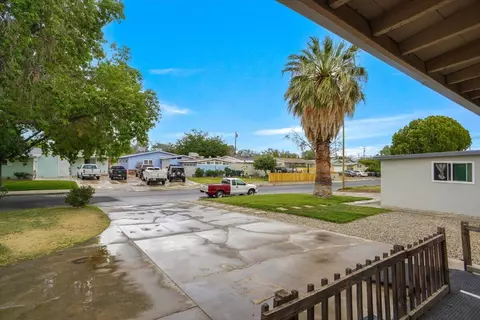 Exterior - 44037 Heaton Ave, Lancaster, CA 93534 photo 3 of 3