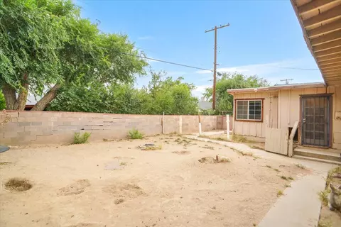 Exterior - 44037 Heaton Ave, Lancaster, CA 93534 photo 2 of 3