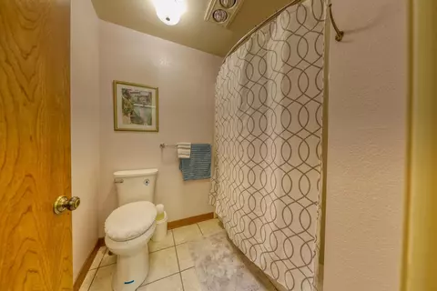 Bath - 29948 Greenwater Dr, Tehachapi, CA 93561 photo 5 of 5