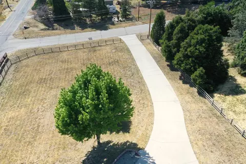 View/Area - 29948 Greenwater Dr, Tehachapi, CA 93561 photo 2 of 2