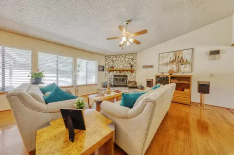 Living - 29948 Greenwater Dr, Tehachapi, CA 93561 photo 1 of 2