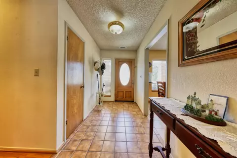 Entry Way - 29948 Greenwater Dr, Tehachapi, CA 93561 photo 2 of 3