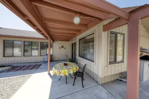Exterior - 29948 Greenwater Dr, Tehachapi, CA 93561 photo 2 of 7