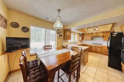 Dining - 29948 Greenwater Dr, Tehachapi, CA 93561 photo 1 of 4