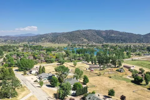 View/Area - 29948 Greenwater Dr, Tehachapi, CA 93561 photo 1 of 2