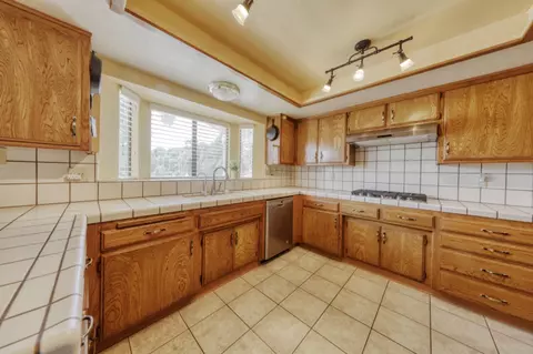 Kitchen - 29948 Greenwater Dr, Tehachapi, CA 93561 photo 1 of 3