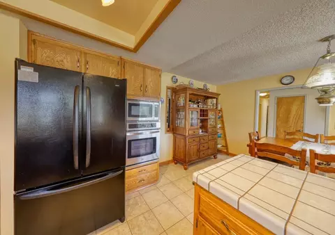 Kitchen - 29948 Greenwater Dr, Tehachapi, CA 93561 photo 3 of 3