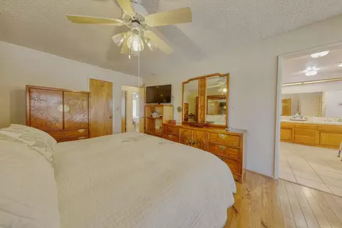 Bedroom - 29948 Greenwater Dr, Tehachapi, CA 93561 photo 2 of 4
