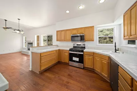 24481 Jacaranda Dr, Tehachapi, CA 93561 photo 15