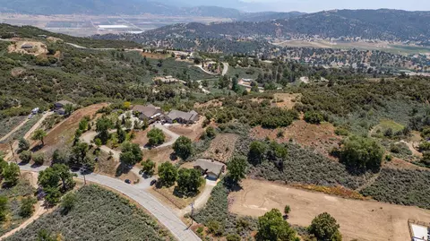 24481 Jacaranda Dr, Tehachapi, CA 93561 photo 32