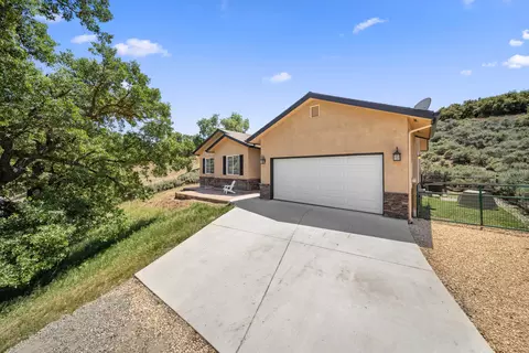 24481 Jacaranda Dr, Tehachapi, CA 93561 photo 2