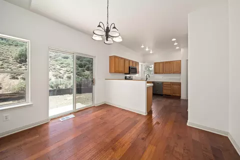24481 Jacaranda Dr, Tehachapi, CA 93561 photo 10