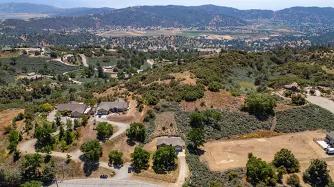 24481 Jacaranda Dr, Tehachapi, CA 93561 photo 6