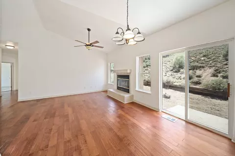 24481 Jacaranda Dr, Tehachapi, CA 93561 photo 11