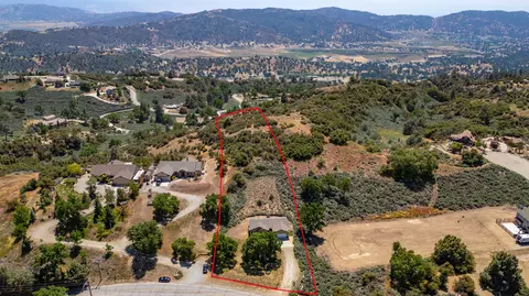 24481 Jacaranda Dr, Tehachapi, CA 93561 photo 5