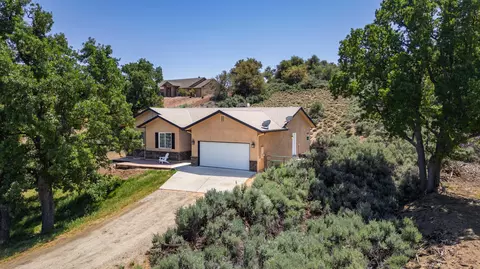 24481 Jacaranda Dr, Tehachapi, CA 93561 photo 4
