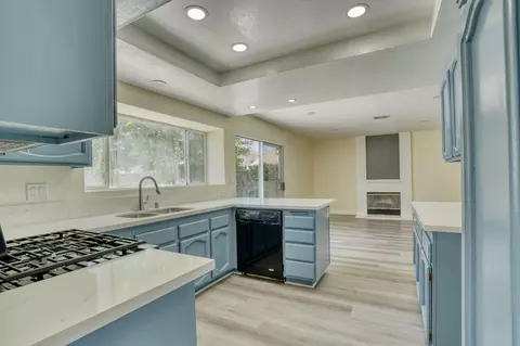 Kitchen - 44031 Mallow Ct, Lancaster, CA 93535 photo 1 of 3