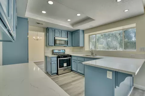 Kitchen - 44031 Mallow Ct, Lancaster, CA 93535 photo 2 of 3