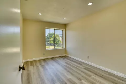 Bedroom - 44031 Mallow Ct, Lancaster, CA 93535 photo 2 of 7