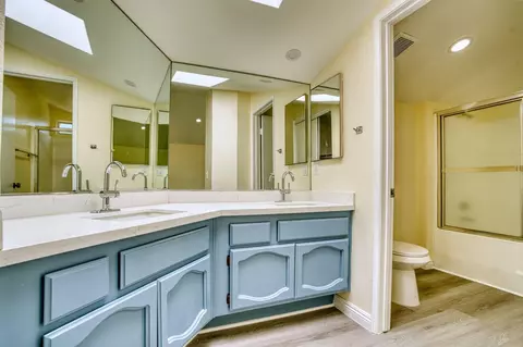 Bath - 44031 Mallow Ct, Lancaster, CA 93535 photo 1 of 3
