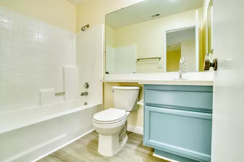 Bath - 44031 Mallow Ct, Lancaster, CA 93535 photo 3 of 3
