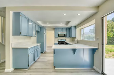 Kitchen - 44031 Mallow Ct, Lancaster, CA 93535 photo 3 of 3
