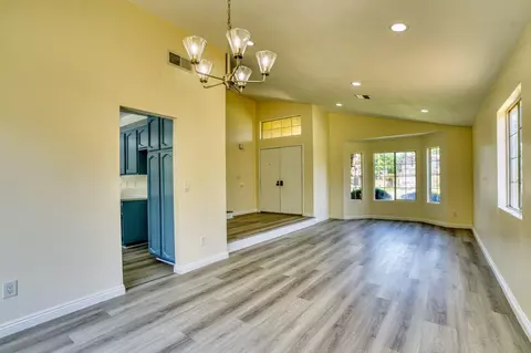 Living - 44031 Mallow Ct, Lancaster, CA 93535 photo 4 of 5