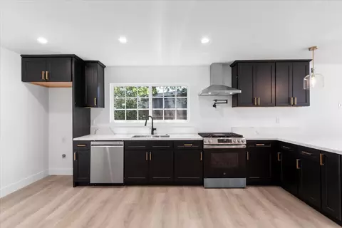 Kitchen - 2152 Q5 E, Palmdale, CA 93550 photo 2 of 3