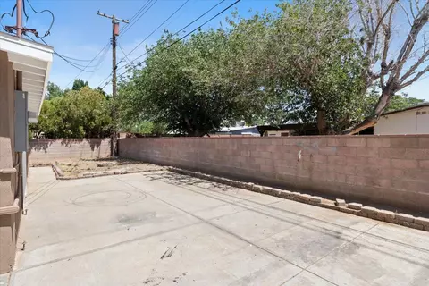 Exterior - 2152 Q5 E, Palmdale, CA 93550 photo 6 of 6