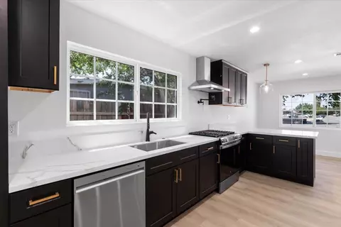Kitchen - 2152 Q5 E, Palmdale, CA 93550 photo 3 of 3