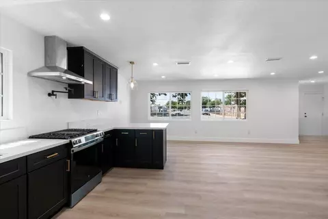 Entry Way - 2152 Q5 E, Palmdale, CA 93550 photo 1 of 3