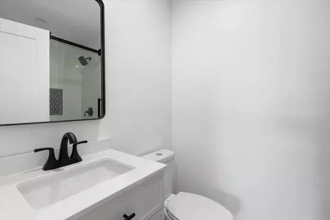 Bath - 2152 Q5 E, Palmdale, CA 93550 photo 1 of 2