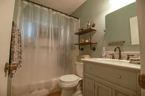 Bath - 37830 110th St E, Littlerock, CA 93543 photo 2 of 2