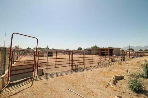 Exterior - 37830 110th St E, Littlerock, CA 93543 photo 5 of 7