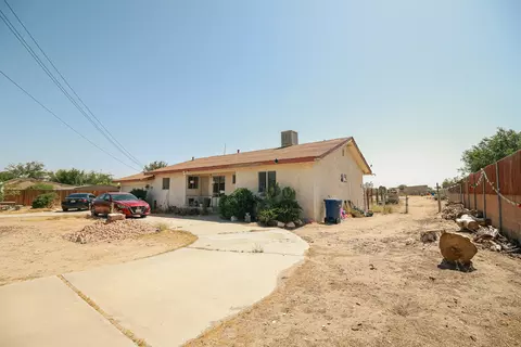 Exterior - 37830 110th St E, Littlerock, CA 93543 photo 2 of 7