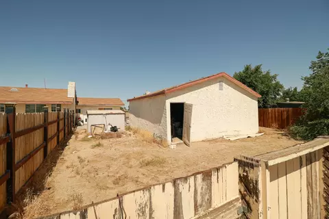 Exterior - 37830 110th St E, Littlerock, CA 93543 photo 4 of 7