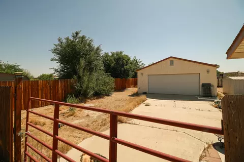 Exterior - 37830 110th St E, Littlerock, CA 93543 photo 3 of 7