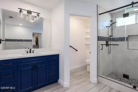 Bath - 45704 Barham Ave, Lancaster, CA 93534 photo 2 of 3