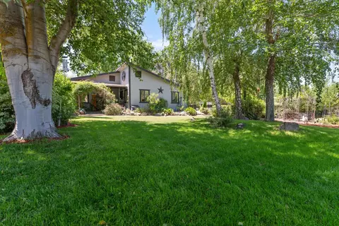 Exterior - 22428 Highline Rd, Tehachapi, CA 93561 photo 11 of 14