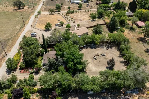 View/Area - 22428 Highline Rd, Tehachapi, CA 93561 photo 3 of 6