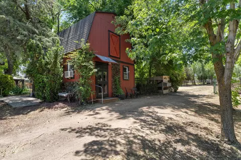 Exterior - 22428 Highline Rd, Tehachapi, CA 93561 photo 14 of 14