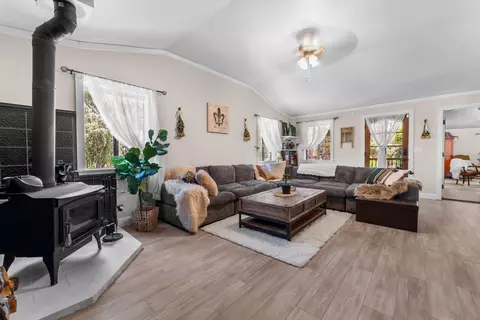 Living - 22428 Highline Rd, Tehachapi, CA 93561 photo 1 of 3