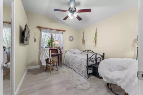 Bedroom - 22428 Highline Rd, Tehachapi, CA 93561 photo 1 of 5