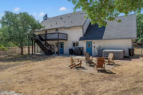 Exterior - 21313 Carriage Dr, Tehachapi, CA 93561 photo 9 of 11
